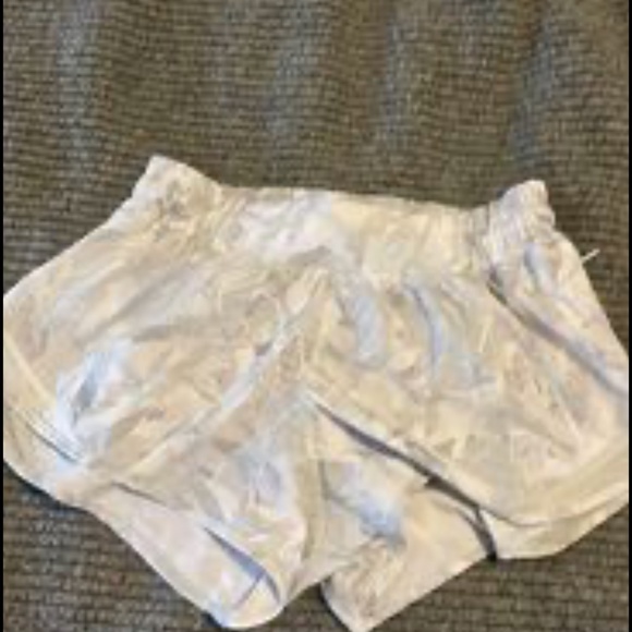 Lululemon shorts size 2 - Picture 1 of 2